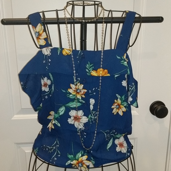 The Room ☀️🏵️🌼Summery floral Off Shoulder blouse 🌼🏵️☀️ - Picture 2 of 4